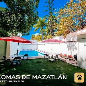 Hostal La Casa De Madera Pensión